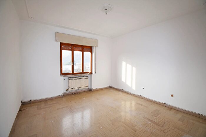 Appartamento con 5 locali in vendita in Via Portinari, Chiampo