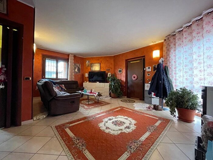 Casa con 5 locali in vendita in Via SantEvasio Borgo Vercelli, Borgo Vercelli