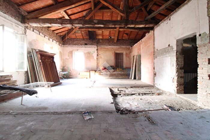 Casa con 6 locali in vendita in Via Due Madonne, Sassuolo