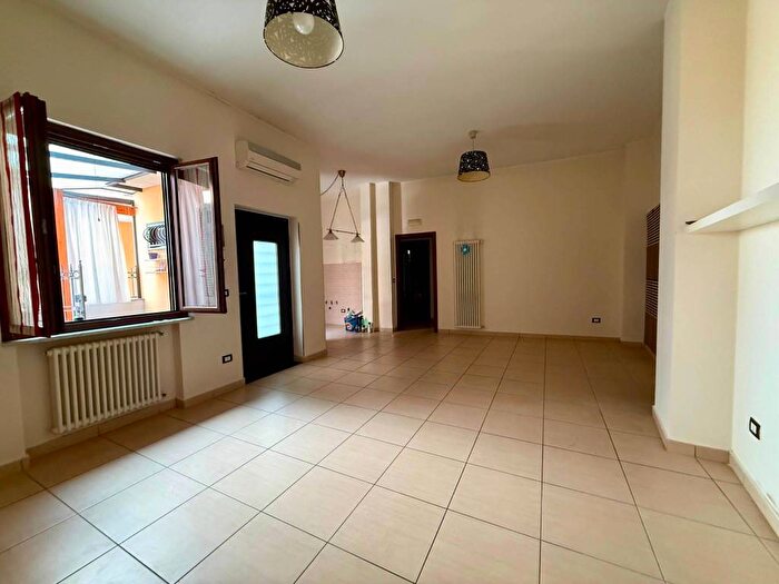 Appartamento trilocale in affitto in Via Vincenzo Libertini, Centro, Caivano