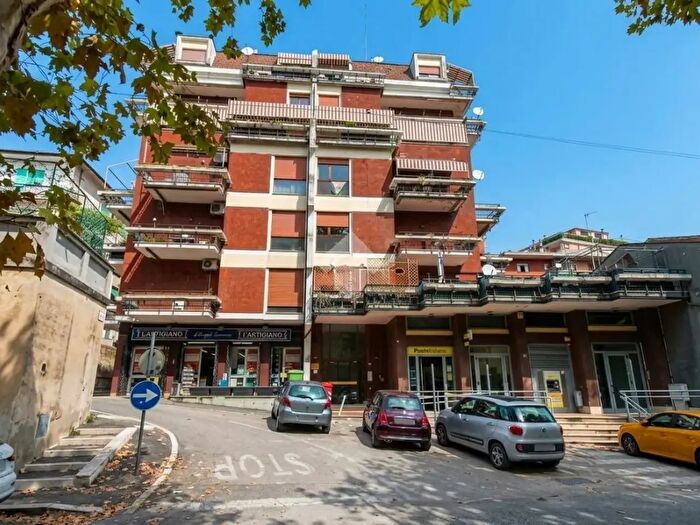 Appartamento con 5 locali in vendita in Via Giuseppe De Vito, Poggio Mirteto