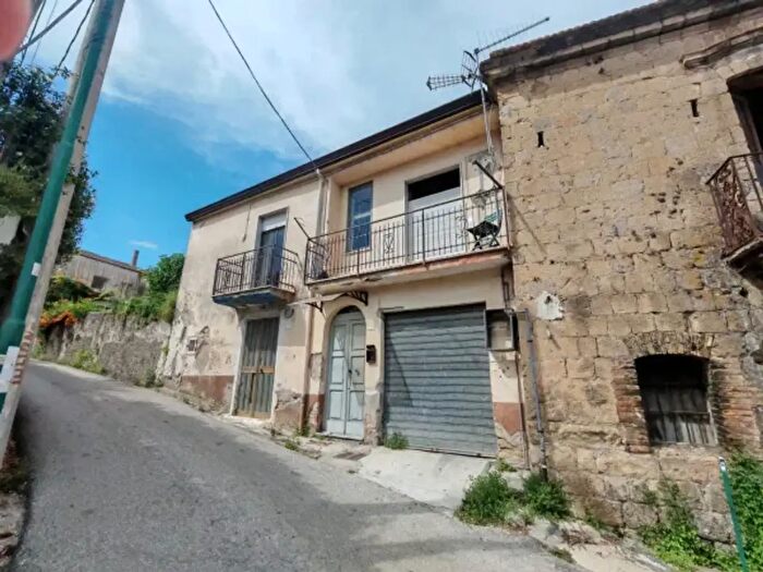 Casa quadrilocale in vendita in Strada Provinciale Bivio San LeucioLocalità Confini, San Leucio Del Sannio