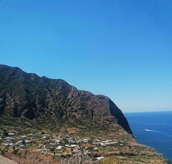 Casa in vendita in Isola di Salina Leni Messina Sicilia Italia, Leni