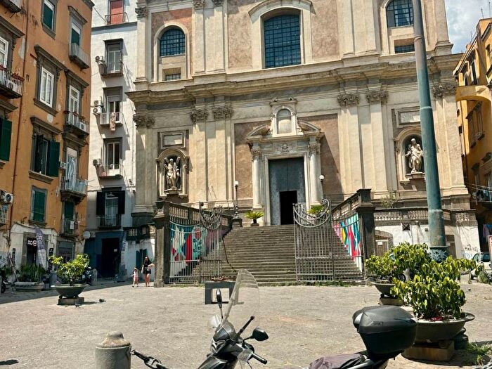 Appartamento trilocale in affitto in Vico Donnaregina, Tribunali, Napoli
