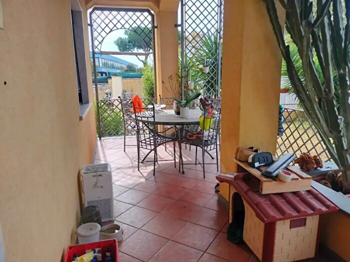 Casa con 8 locali in vendita in Carrara
