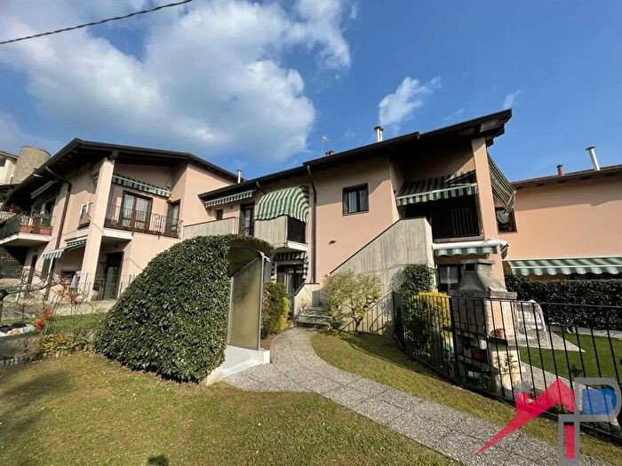 Appartamento trilocale in vendita in Caprino Bergamasco