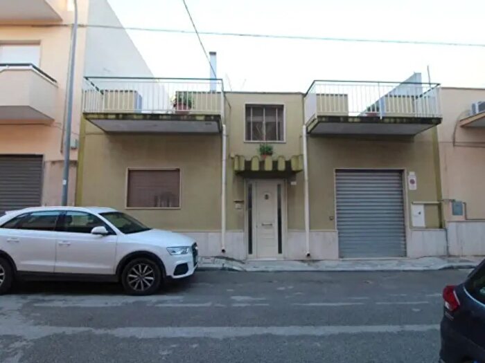 Appartamento con 6 locali in vendita in Via Evangelista Torricelli, Grottaglie