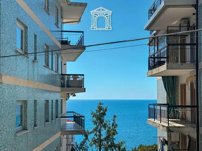 Appartamento trilocale in vendita in Via dei Berlam, Trieste