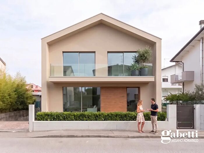 Casa con 9 locali in vendita in Via XXV Aprile, Misano Adriatico