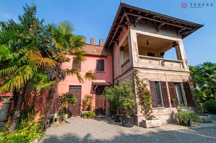 Casa con 6 locali in vendita in Piazza della Repubblica, Gallarate