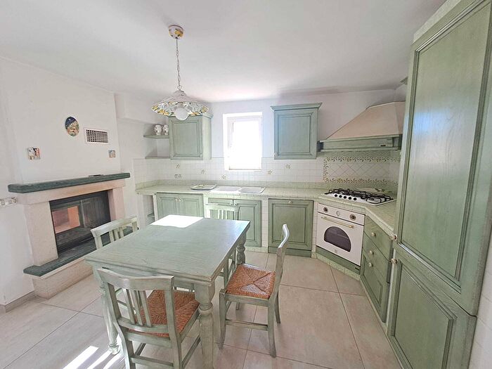 Casa con 6 locali in vendita in Strada Statale, Alviano