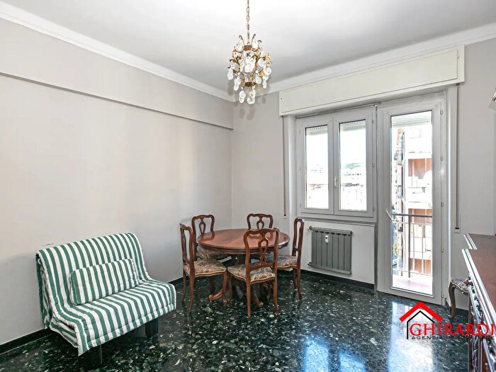 Appartamento con 11 locali in affitto in Via Borzoli a, Genova
