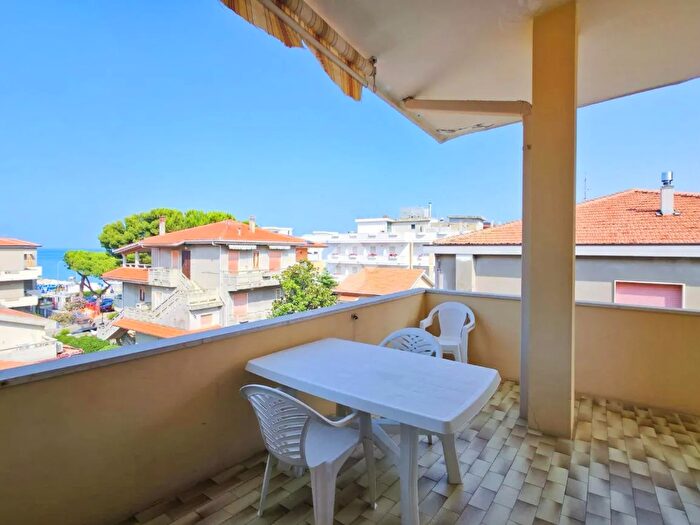 Appartamento trilocale in vendita in Via Settembrini, Silvi