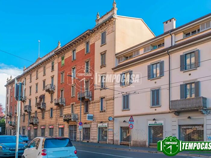 Appartamento trilocale in vendita in Via Antonio Mambretti, Milano