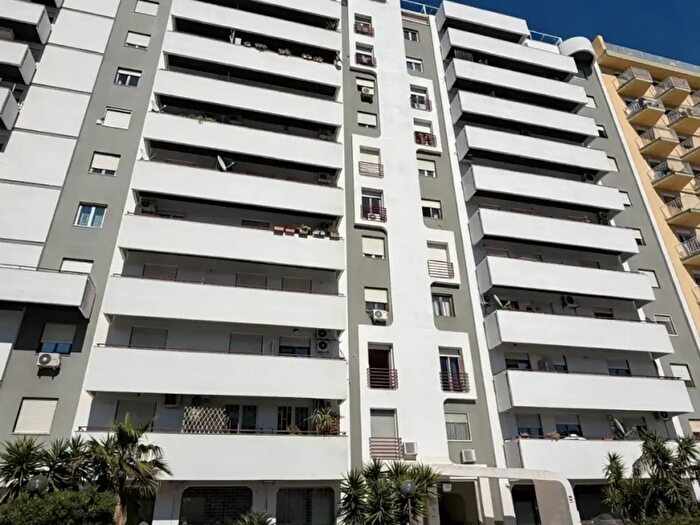 Appartamento trilocale in vendita in Via Ferdinando Ferri, Palermo