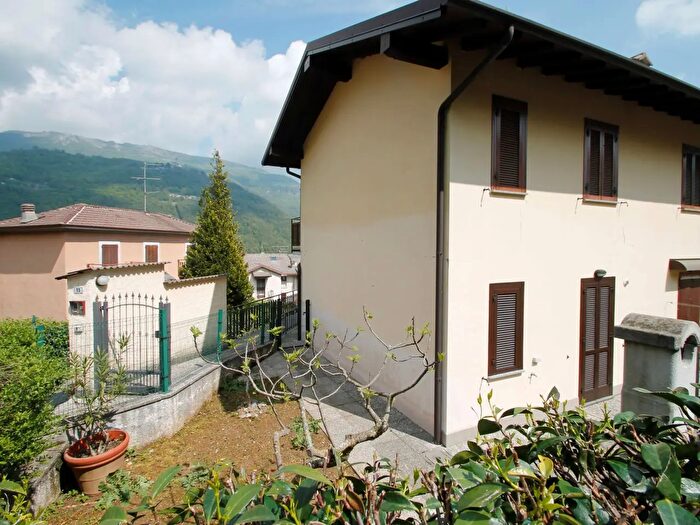 Casa trilocale in vendita in Rota D'Imagna