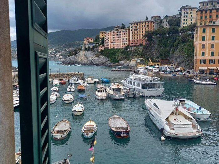 Appartamento trilocale in affitto in Via Isola, Centro, Camogli