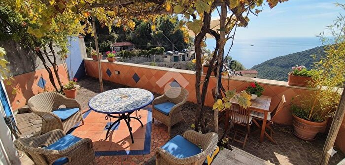 Appartamento trilocale in vendita in Via Piliero, Vietri Sul Mare