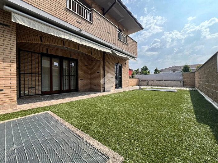 Appartamento trilocale in vendita in Via Clemente Alberti, Carugate