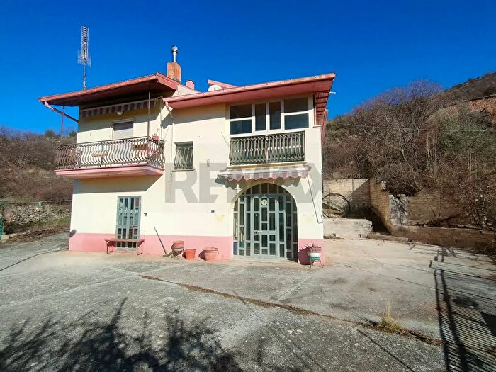 Casa con 6 locali in vendita in Via Lucantonio Sidoni, Ofena