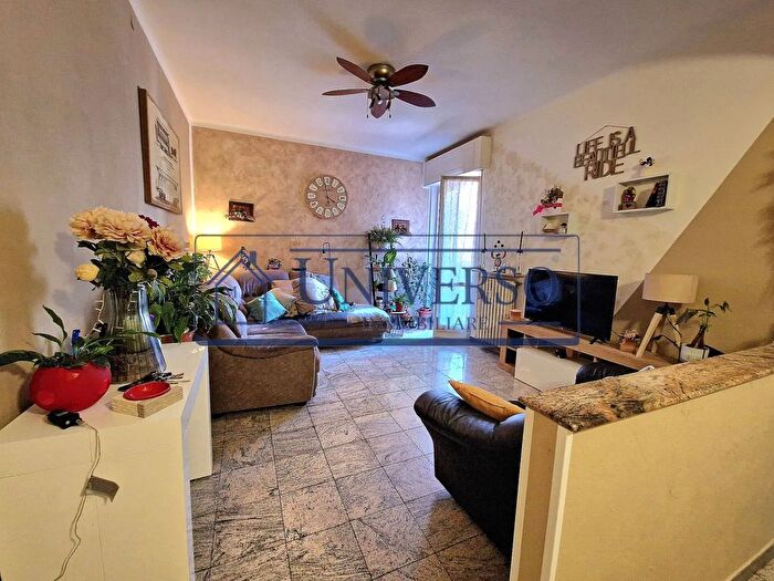 Appartamento quadrilocale in vendita in Via Jacopo Dentici Voghera, Voghera