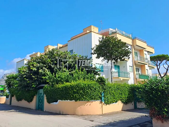 Appartamento trilocale in vendita in Via River, Terracina