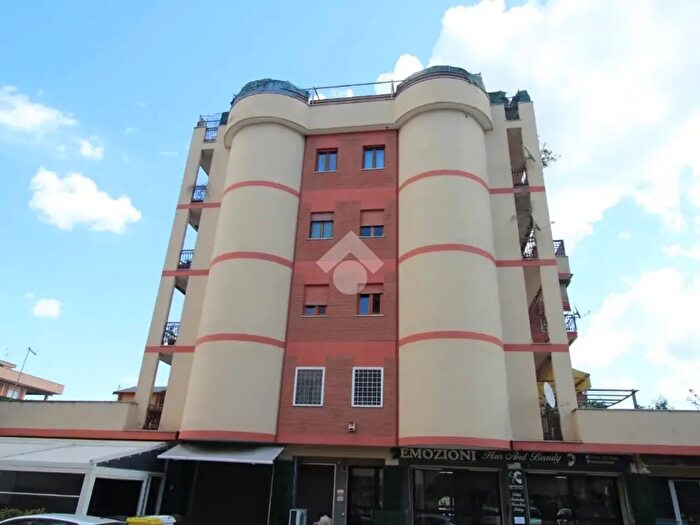Appartamento trilocale in affitto in Viale Alessandro Manzoni, Pomezia