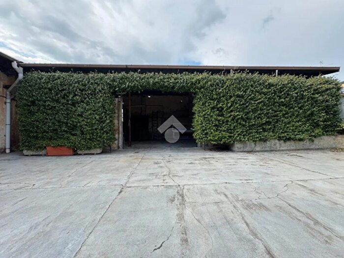 Casa monolocale in vendita in Via Varallino, Galliate