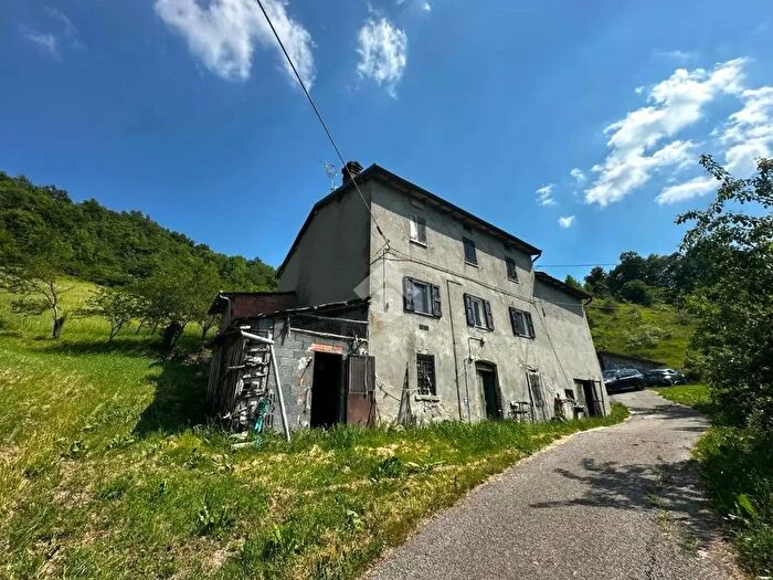 Casa con 7 locali in vendita in Pavullo Nel Frignano