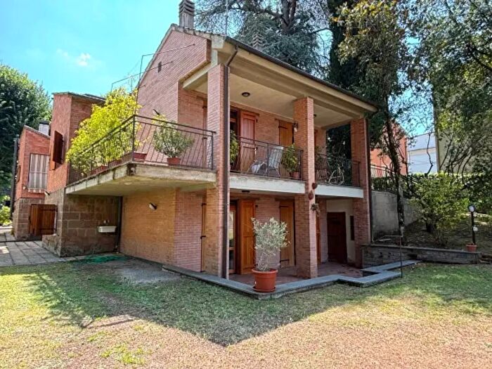 Casa con 6 locali in vendita in Via Cassia, Acquapendente