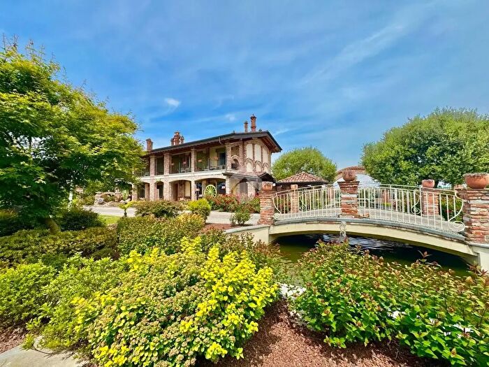 Casa con 8 locali in vendita in Cascina Nebbione, Granozzo Con Monticello