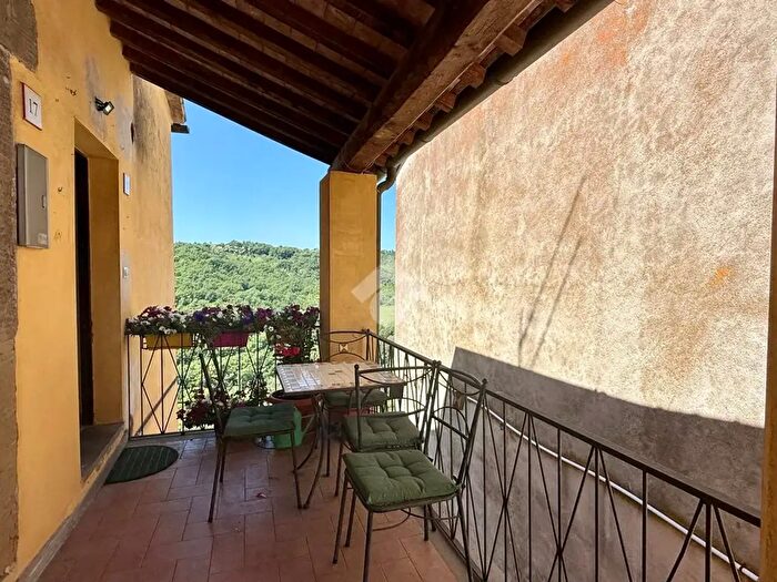 Appartamento trilocale in vendita in Via Guglielmo Marconi, Baschi