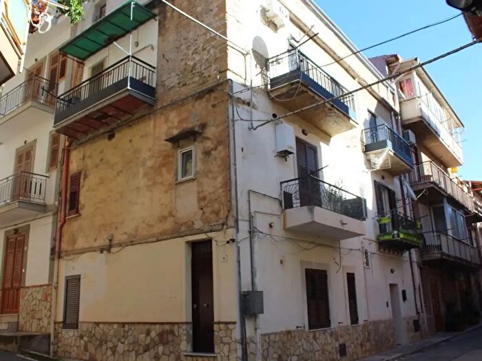 Appartamento trilocale in vendita in Via Ciro Menotti, Belmonte Mezzagno