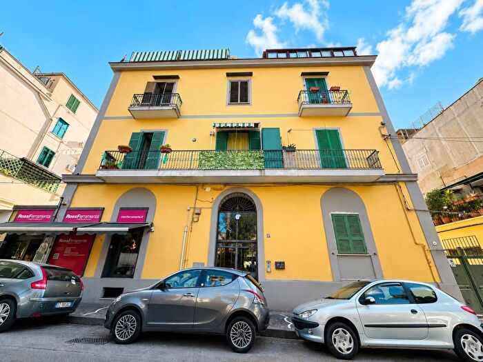 Appartamento quadrilocale in vendita in Viale Campi Flegrei, Bagnoli, Napoli