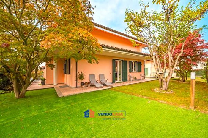 Casa con 6 locali in vendita in Via Cuneo, Carmagnola