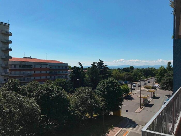 Appartamento quadrilocale in affitto in Viale della Libertà, Stazione Ticinello, Pavia