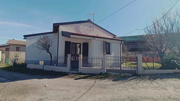 Casa quadrilocale in vendita in Via della Badia Castiglione dei Pepoli, Castiglione Dei Pepoli