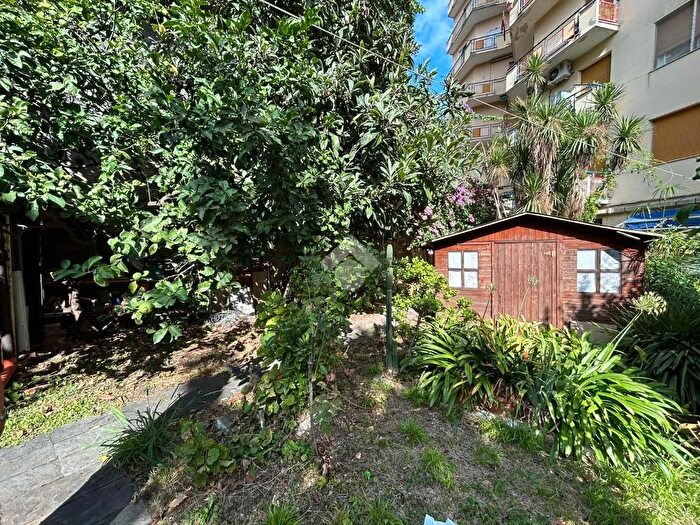 Appartamento trilocale in vendita in Via Multedo di Pegli, Genova