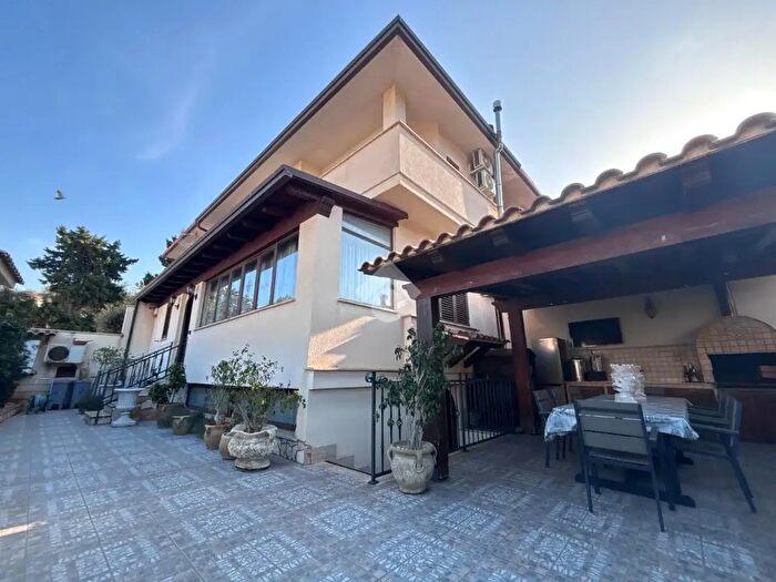 Casa con 6 locali in vendita in Viale della Regione Siciliana Nord Ovest, Palermo