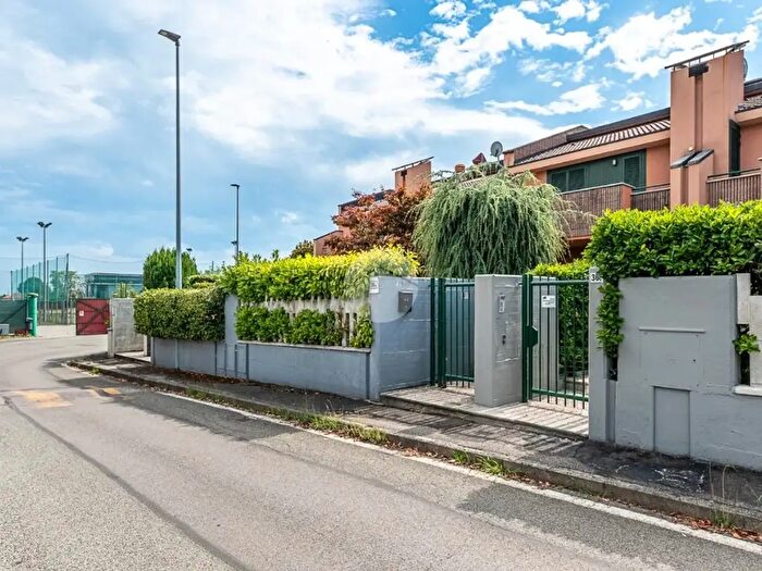 Casa con 5 locali in vendita in Via Arcour, Fiano