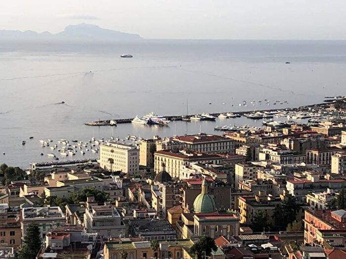 Appartamento con 6 locali in affitto in Via Torquato Tasso, Piazza Amedeo Parco Margherita, Napoli