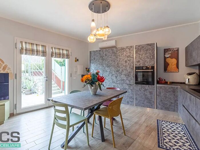 Appartamento trilocale in vendita in Via per Calizzano, Finale Ligure