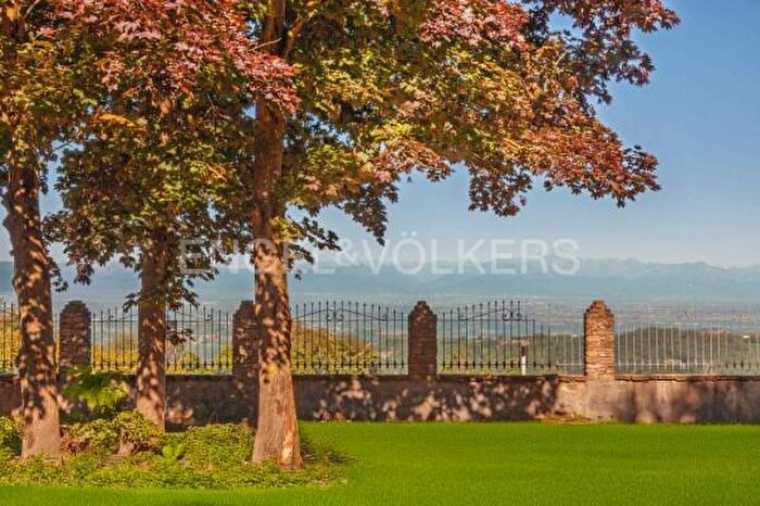 Casa con 6 locali in vendita in Località Mellea, Bossolasco