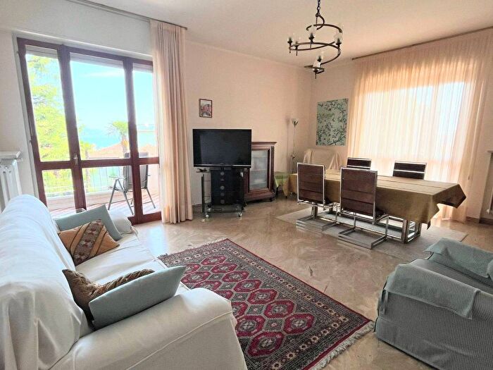 Appartamento con 5 locali in affitto in Viale Camillo Benso di Cavour, Desenzano Centro, Desenzano del Garda