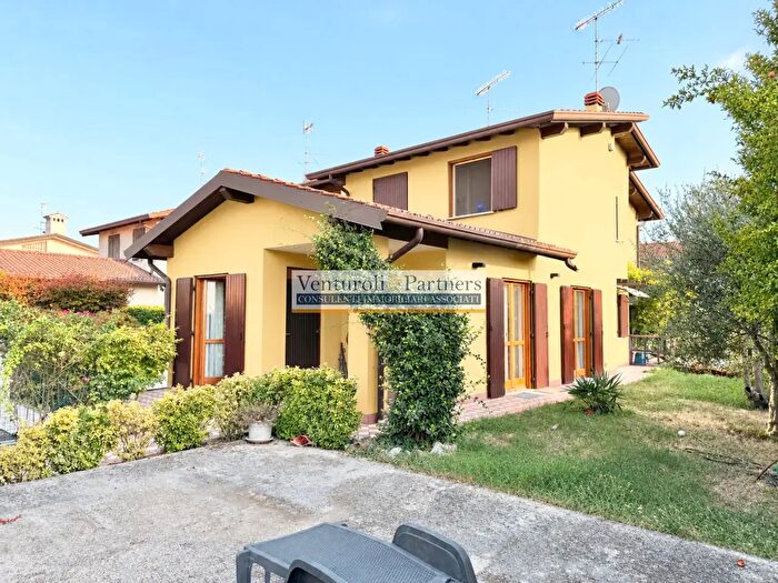 Casa con 5 locali in vendita in Via Pietro Nenni, Castiglione Delle Stiviere