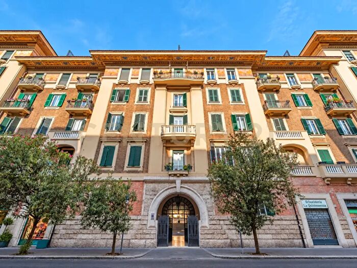 Appartamento con 7 locali in vendita in Via Sebino, Roma