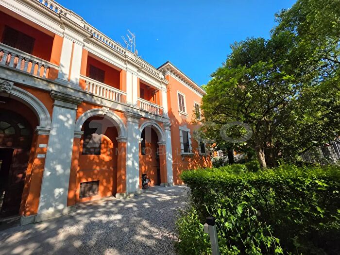 Appartamento con 6 locali in vendita in Via del Sacro Cuore, Rovigo