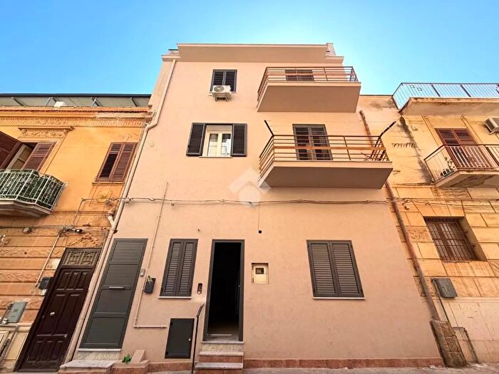 Casa trilocale in vendita in Via Mare, Ficarazzi