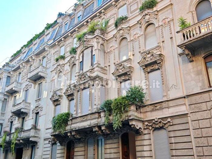 Appartamento trilocale in affitto in Via Vivaio, Palestro, Milano