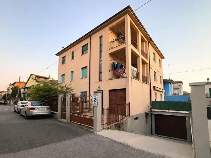 Appartamento trilocale in vendita in Via Brigata Composta a, Verona